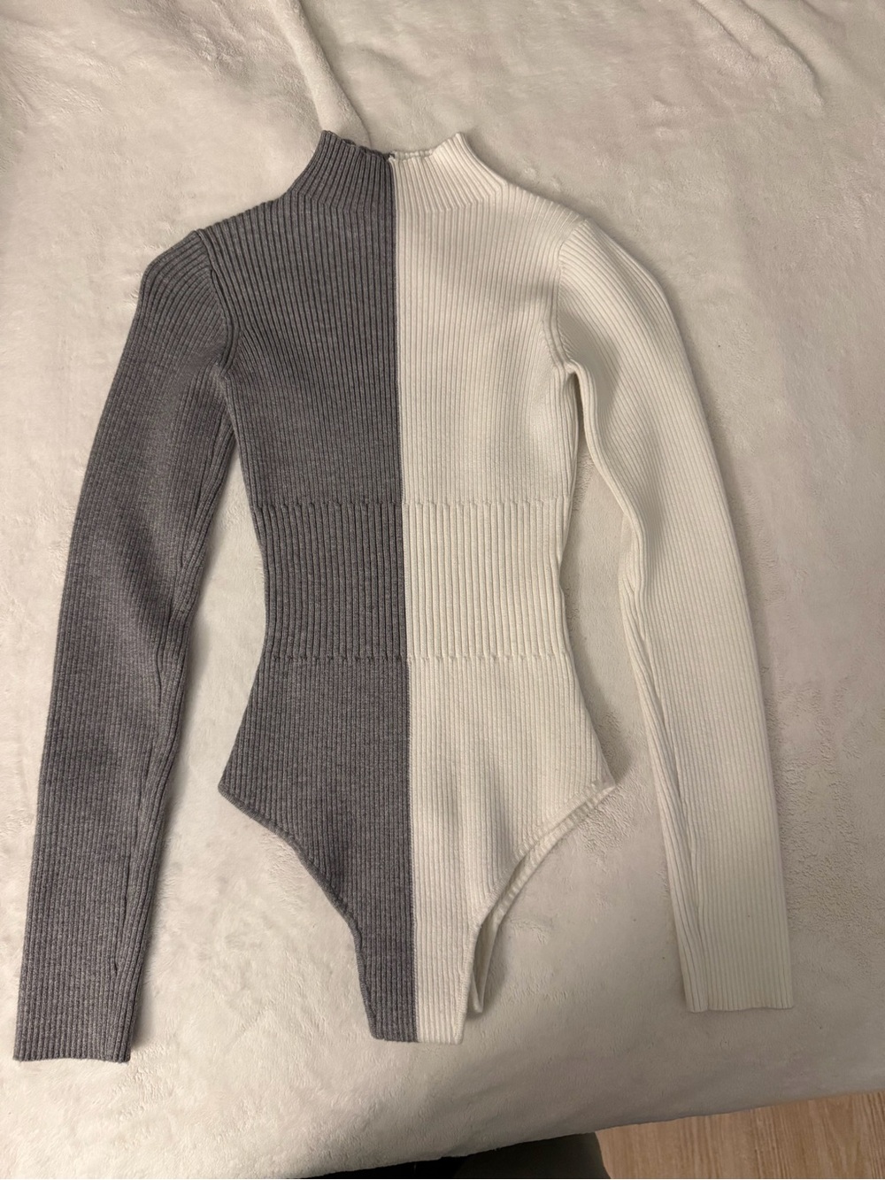 Colorblock Ribbed Long-Sleeve Bodysuit - Gray & White